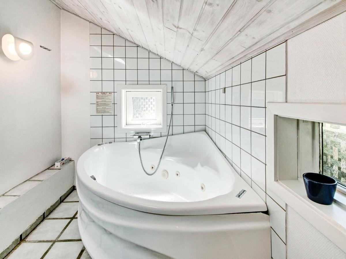 8 Person Holiday Home In Nex Vester Somarken 외부 사진